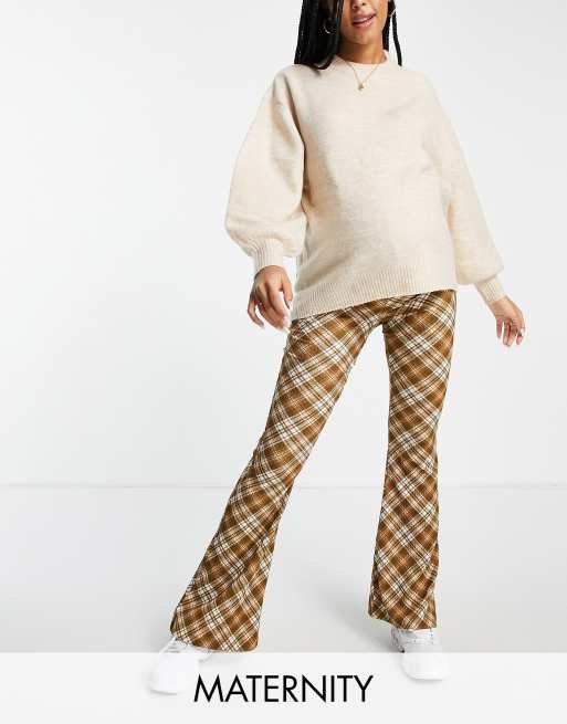 Pantalones marrones de campana a cuadros con acabado rugoso de Topshop Maternity