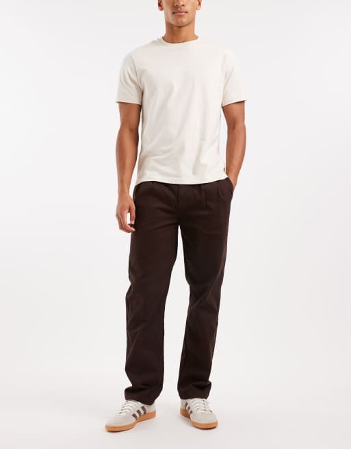 Pantalones marrones de corte recto con pinzas y detalle regulable en el lateral de ASOS DESIGN, 2 de 5