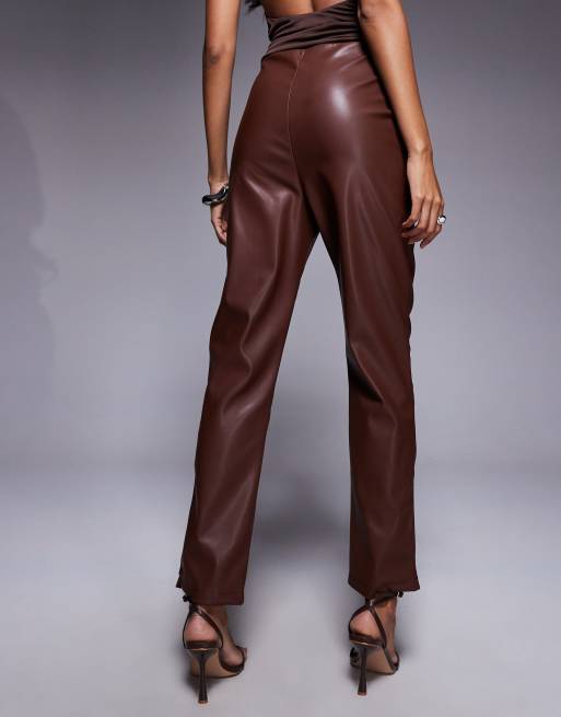 Pantalones marrones de cuero sintético de ASOS DESIGN, 3 de 5