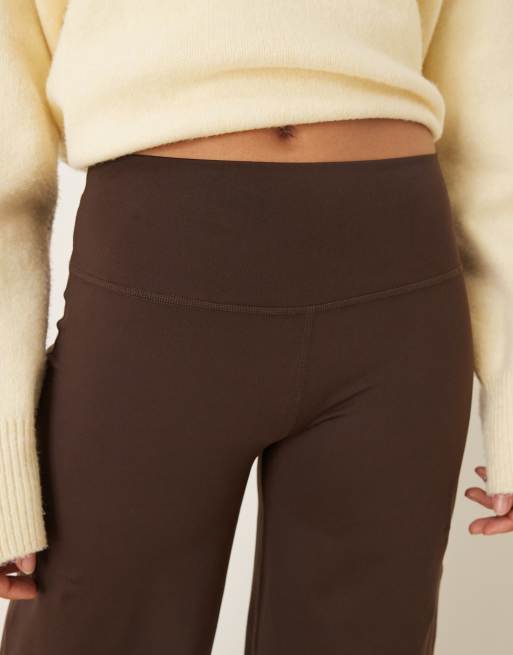 Pantalones marrones de pernera ancha con bolsillo interno trasero de cintura superalta de Gilly Hicks, 4 de 5