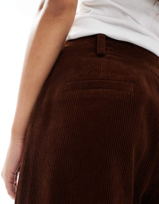 Pantalones marrones de pernera ancha de pana de New Look (parte de un conjunto), 4 de 5