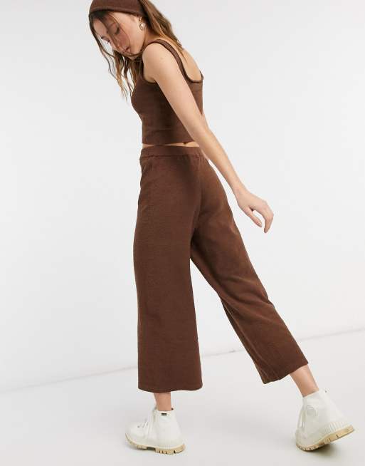Pantalones marrones de pernera ancha de punto mullido Calah de Monki (parte de un conjunto), 2 de 4