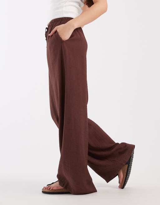 Pantalones marrones de pernera ancha de tejido rugoso de New Look, 2 de 5