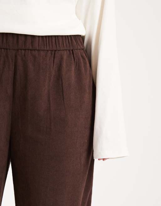 Pantalones marrones de pernera ancha sin cierres de pana de ONLY Curve, 3 de 5