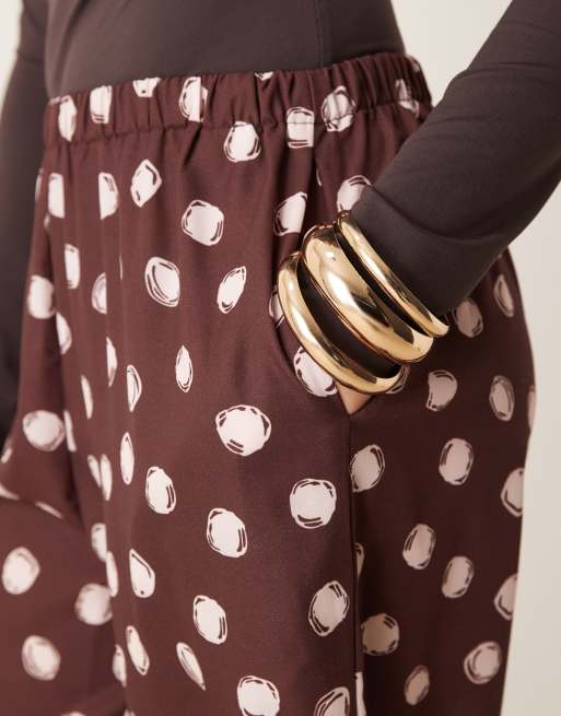 Pantalones marrones de pernera recta con estampado de lunares y cinturilla elástica Illume de Sister Jane, 5 de 5