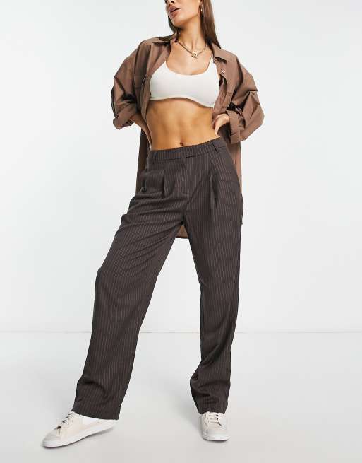 Pantalones marrones de talle alto con raya diplomática en contraste de Pimkie (parte de un conjunto)