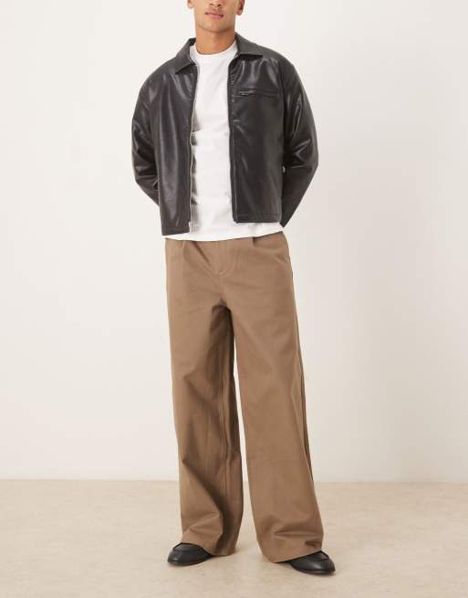 Pantalones marrones muy holgados con pinzas de antelina de ASOS DESIGN, 2 de 5