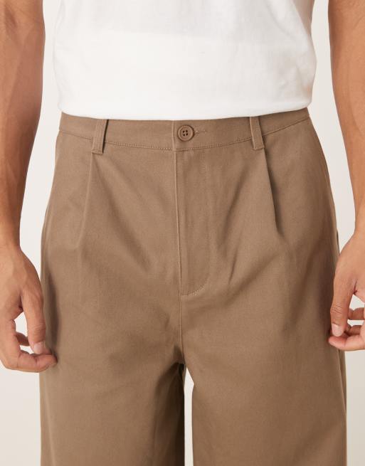 Pantalones marrones muy holgados con pinzas de antelina de ASOS DESIGN, 4 de 5