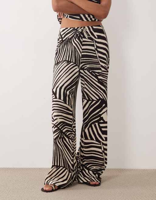 Pantalones marrones sin cierres con estampado abstracto de JDY (parte de un conjunto), 3 de 5