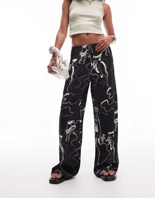 Pantalones monocromáticos de estilo resort de pernera ancha con diseño estampado de Topshop, 5 de 5