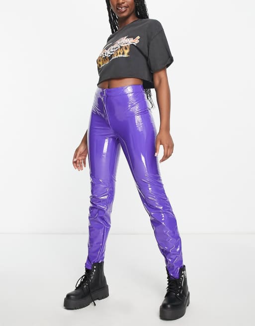 Pantalones morados de cintura alta de vinilo de Noisy May