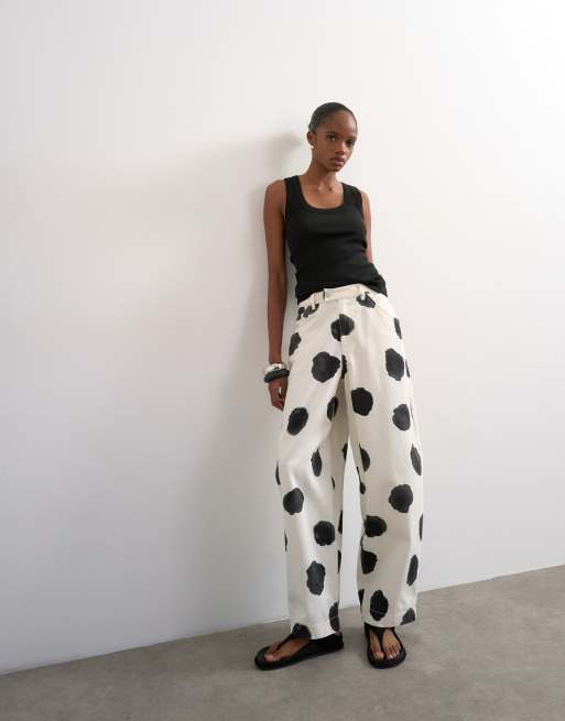 Pantalones multicolores de pernera barrel con estampado de lunares de Topshop