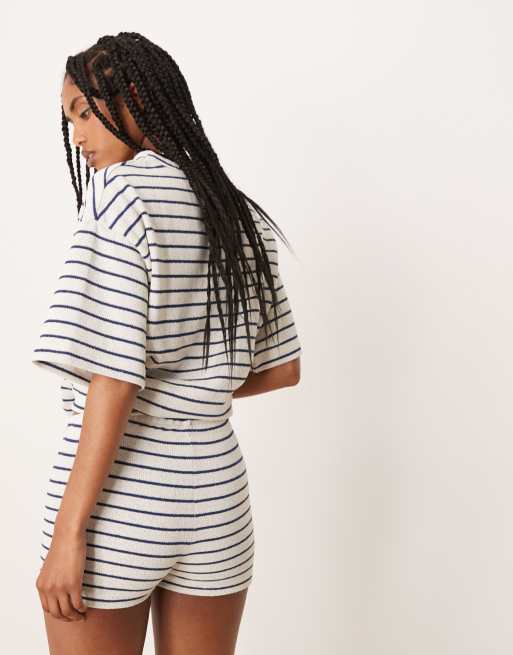 Pantalones muy cortos a rayas monocromáticas de punto de ASOS DESIGN (parte de un conjunto), 4 de 4
