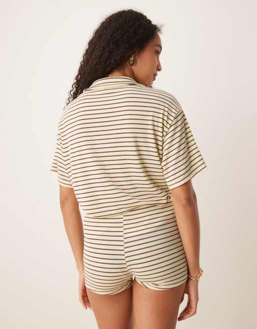 Pantalones muy cortos amarillos a rayas marrón chocolate de ASOS DESIGN (parte de un conjunto), 3 de 5