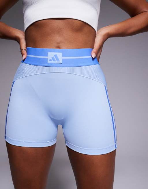 Pantalones muy cortos azul empolvado ajustados de canalé Hyperglam de adidas Training, 5 de 5