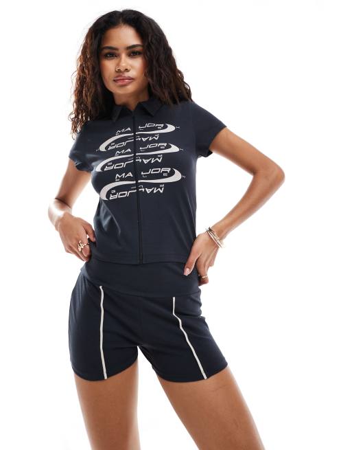 Pantalones muy cortos azul marino deportivos de COLLUSION (parte de un conjunto)