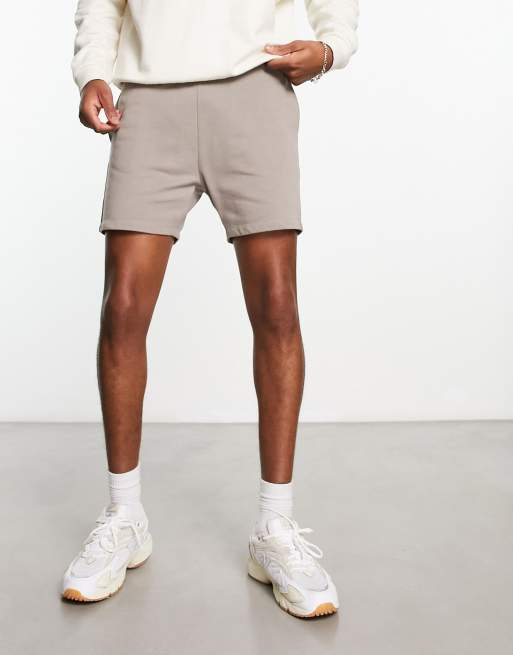 Pantalones muy cortos beis entallados de punto de ASOS DESIGN, 4 de 4