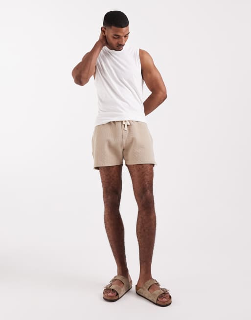 Pantalones muy cortos beis extragrandes de tejido de espiga texturizado en relieve de ASOS DESIGN, 2 de 5