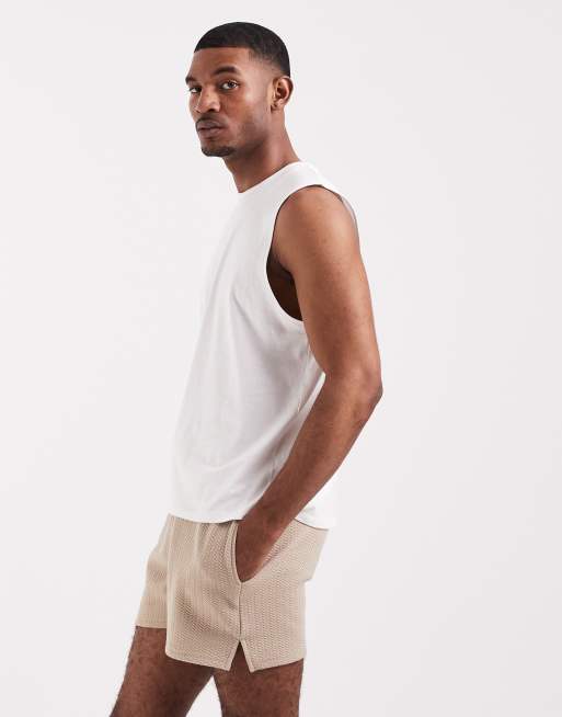 Pantalones muy cortos beis extragrandes de tejido de espiga texturizado en relieve de ASOS DESIGN, 3 de 5