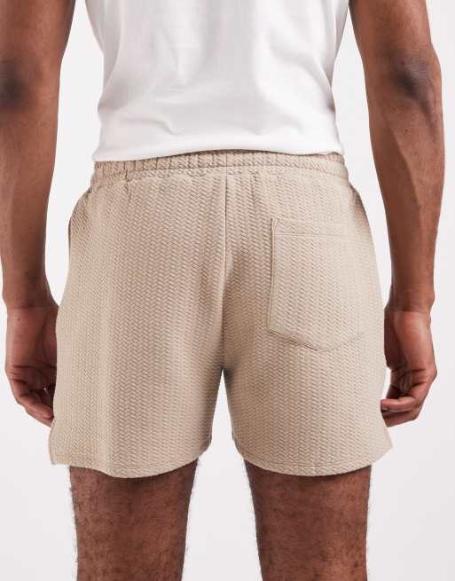 Pantalones muy cortos beis extragrandes de tejido de espiga texturizado en relieve de ASOS DESIGN, 5 de 5