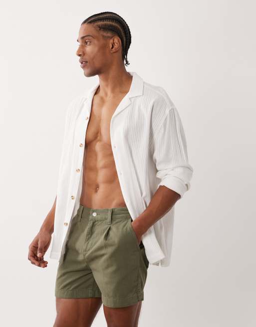 Pantalones muy cortos caquis con pinzas de ASOS DESIGN, 3 de 5