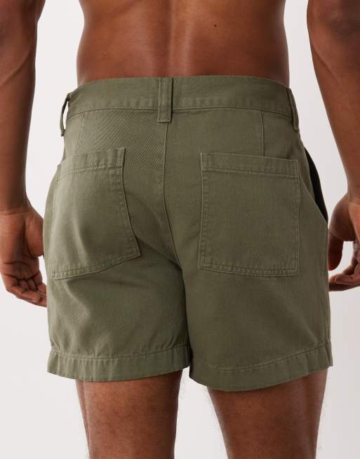 Pantalones muy cortos caquis con pinzas de ASOS DESIGN, 4 de 5