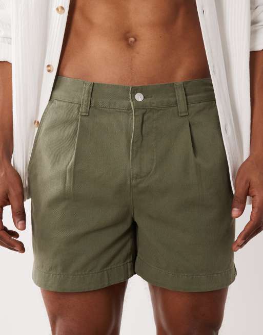 Pantalones muy cortos caquis con pinzas de ASOS DESIGN, 5 de 5