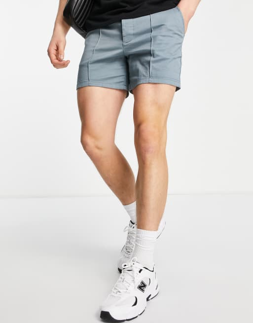 Pantalones muy cortos chinos azules con pinzas de corte slim de ASOS DESIGN , 3 de 4