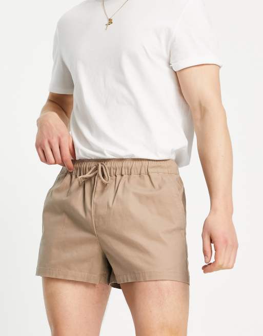 Pantalones muy cortos chinos beis de corte slim con cintura elástica de ASOS DESIGN 