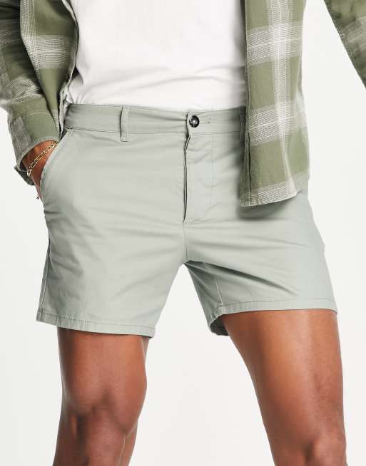 Pantalones muy cortos chinos verde claro entallados de ASOS DESIGN 