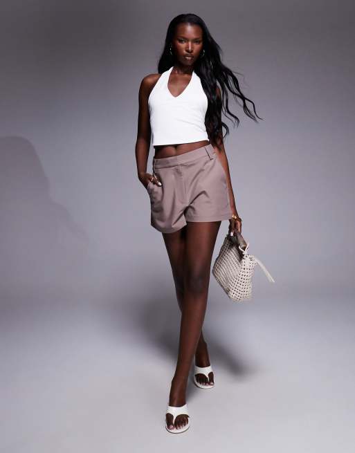 Pantalones muy cortos de sastre marrón topo de ASOS DESIGN, 2 de 5