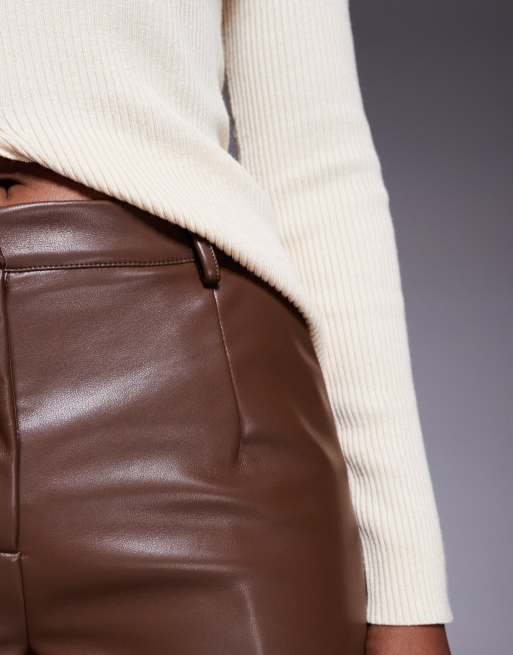 Pantalones muy cortos marrón chocolate de tejido efecto cuero exclusivos de Kaiia (parte de un conjunto), 4 de 5