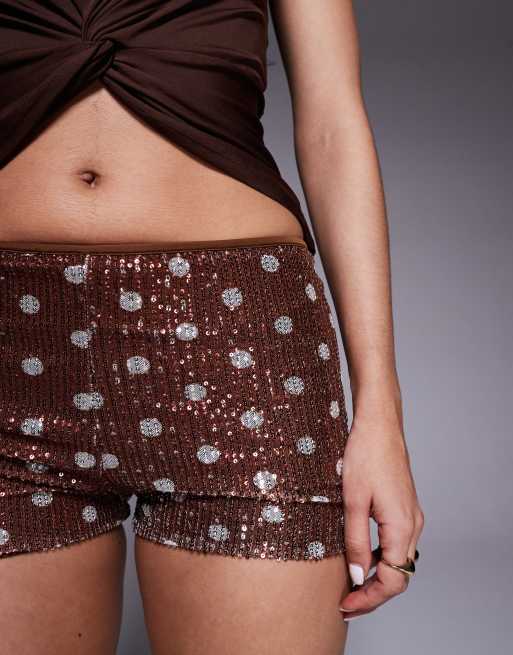 Pantalones muy cortos marrones con estampado de lunares de lentejuelas de ASOS DESIGN, 3 de 5