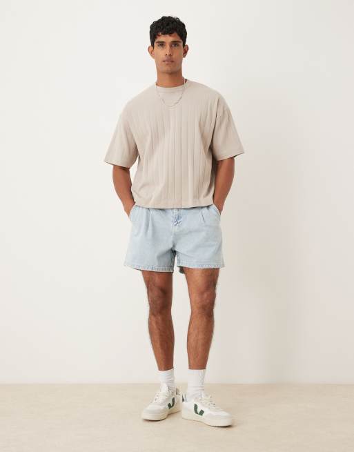 Pantalones muy cortos vaqueros con lavado azul claro y pinzas de ASOS DESIGN, 2 de 5