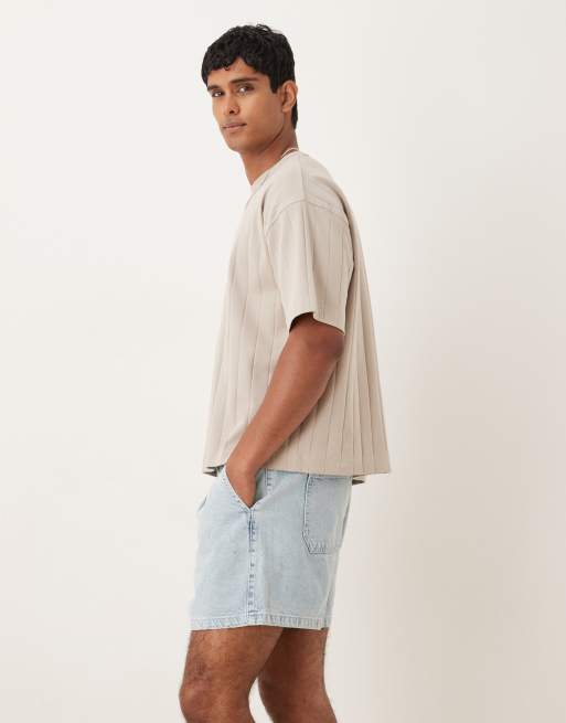 Pantalones muy cortos vaqueros con lavado azul claro y pinzas de ASOS DESIGN, 3 de 5