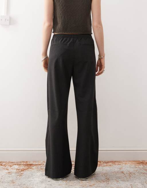 Pantalones negros a cuadros de pernera ancha con cintura elástica Kelly de Weekday, 3 de 5