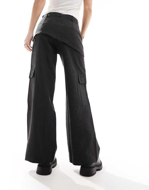 Pantalones negros a rayas con detalle de falda de ASOS DESIGN, 2 de 5