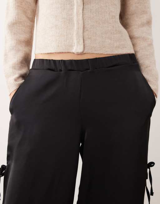 Pantalones negros con detalle de lazada de satén de Noisy May, 5 de 5