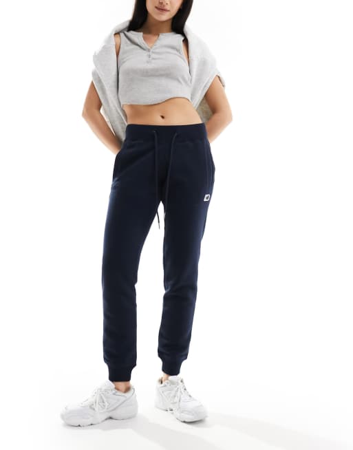 Pantalones negros con logo pequeño NB de New Balance, 4 de 5