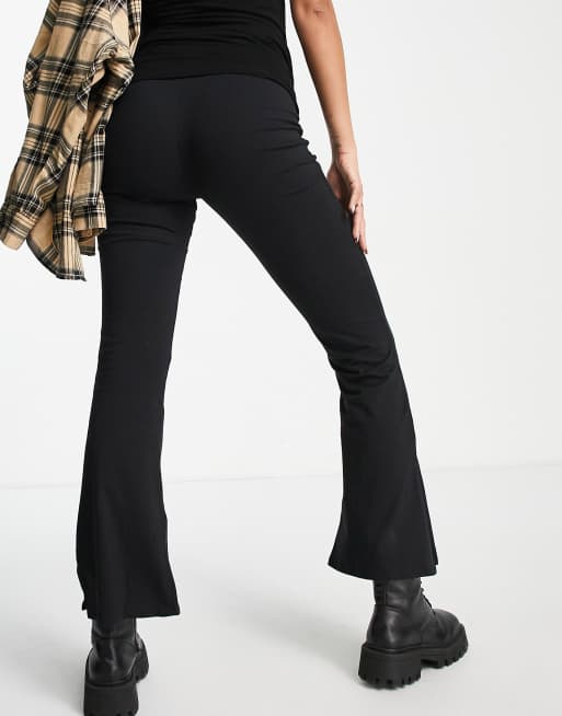Pantalones negros de campana con banda por encima del vientre y aberturas laterales de Threadbare Maternity, 2 de 4