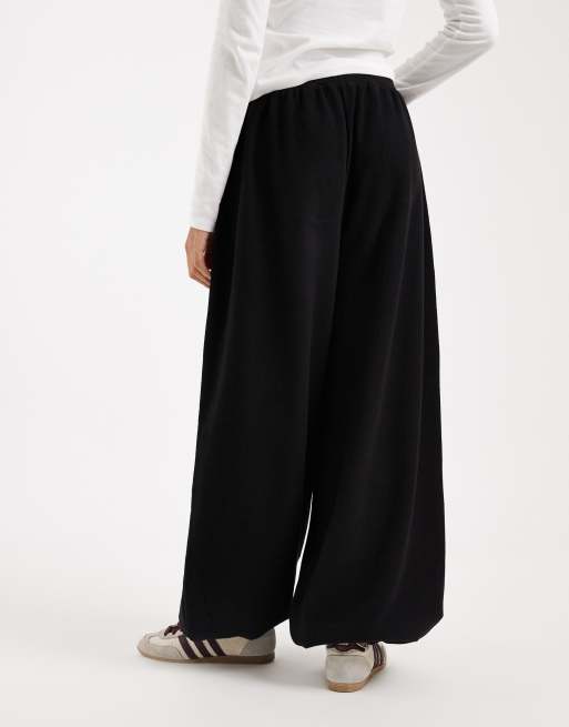 Pantalones negros de corte bombacho de canalé cepillado de Miss Selfridge (parte de un conjunto), 2 de 5