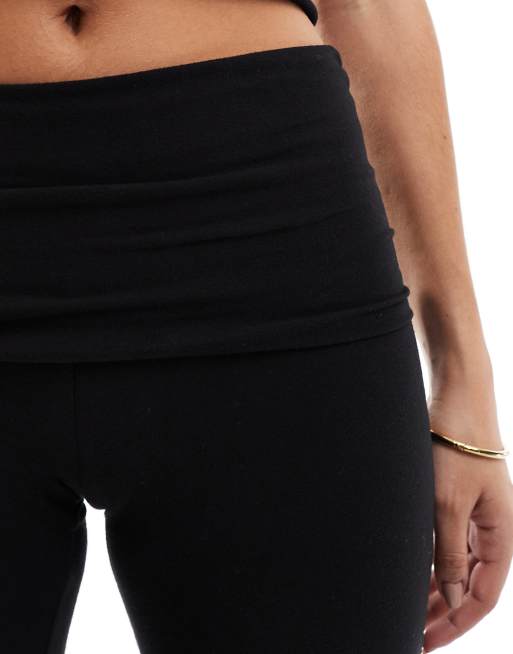 Pantalones negros de corte bootcut con detalle plegado Bella de Cotton On, 3 de 5