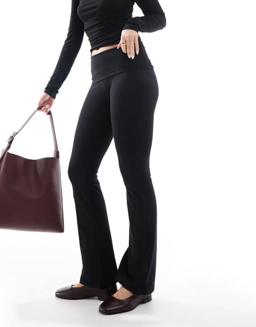 Pantalones negros de corte bootleg y estilo años 90 Bella de Cotton On, 2 de 5
