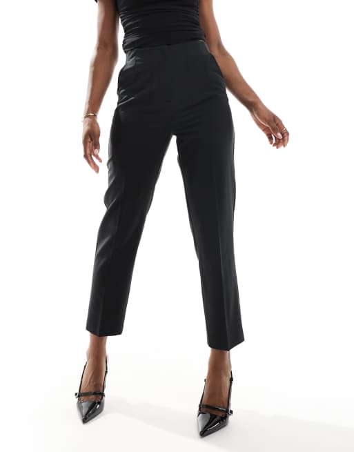 Pantalones negros de corte cigarette Essentials de Miss Selfridge, 3 de 5