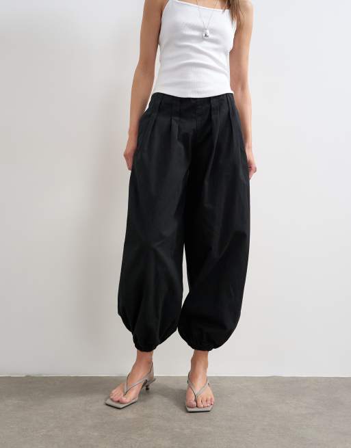 Pantalones negros de corte globo de popelina de Topshop, 2 de 5