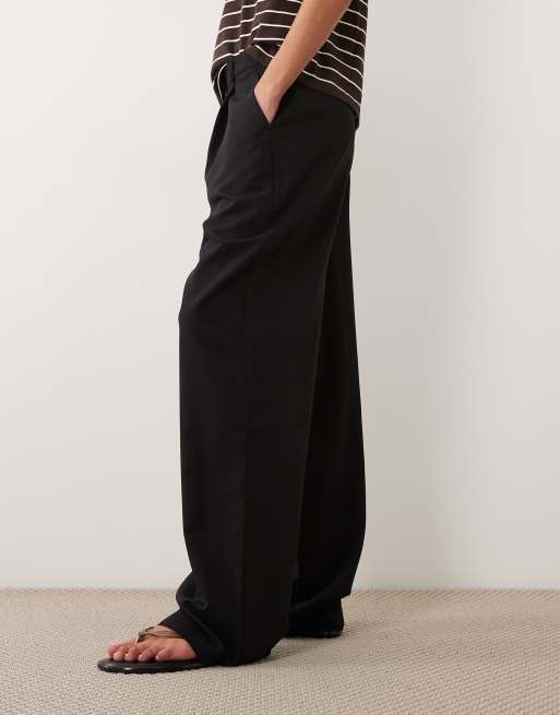 Pantalones negros de corte sartorial y pernera ancha de Miss Selfridge, 2 de 5