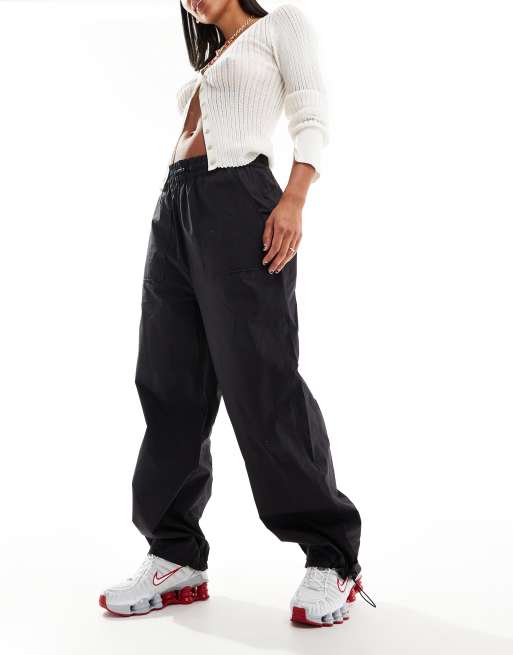 Pantalones negros de corte suelto estilo paracaidista Pinja de InWear