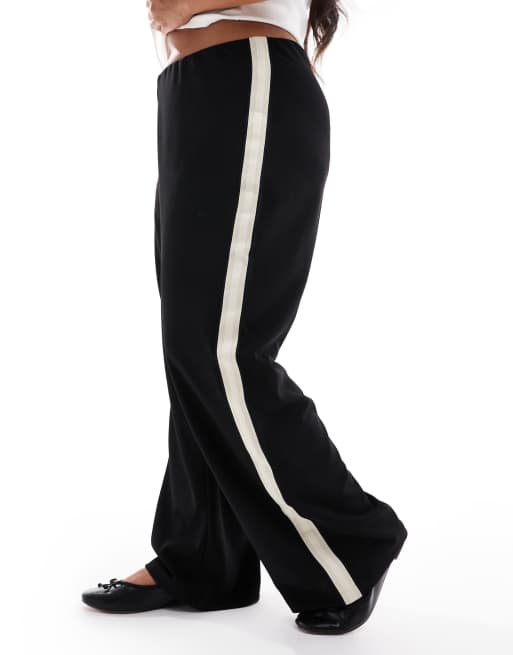Pantalones negros de corte suelto sin cierres con raya lateral de Vero Moda Curve, 5 de 5