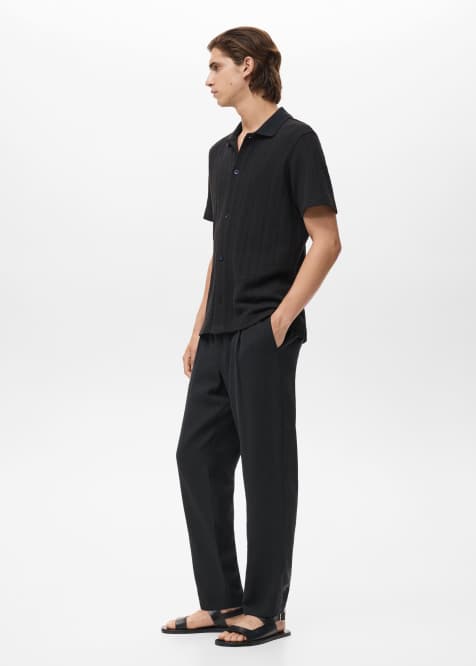 Pantalones negros de corte tapered con cintura elástica de Mango - view 1