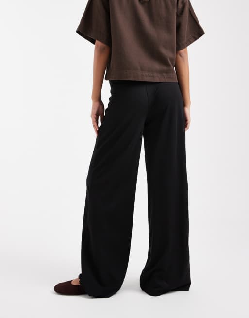 Pantalones negros de pernera ancha con cinturilla plegable de punto liso de Mamalicious Maternity, 2 de 5